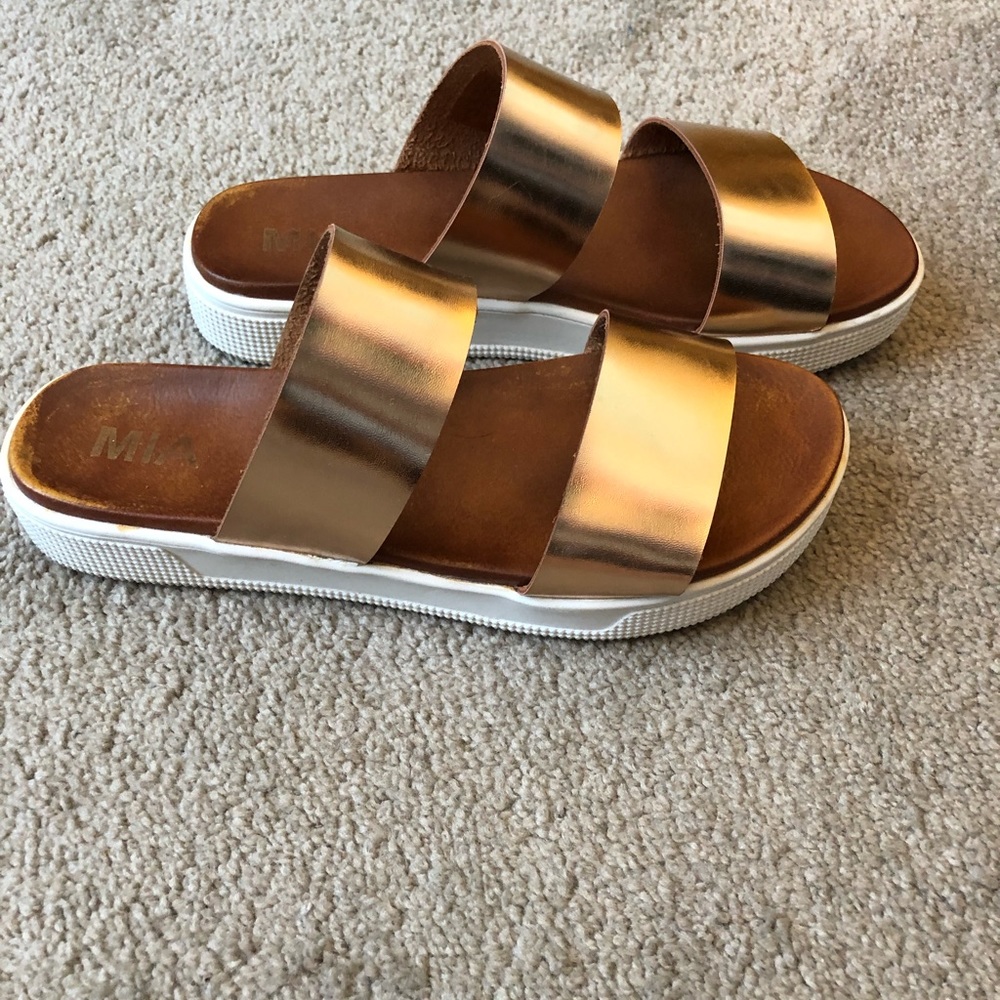 Gold MIA slides